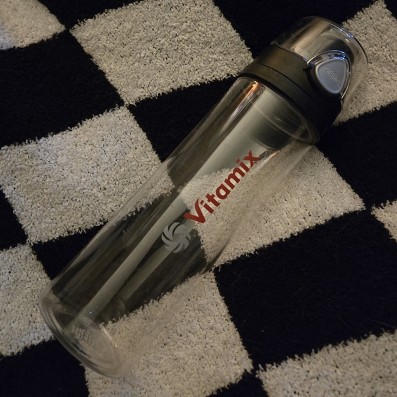 Vitamix Thermos flip top 22oz water bottle - Picture 1 of 2
